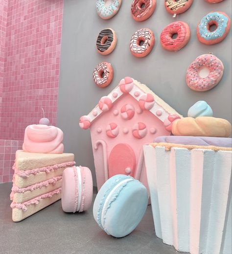 Candy Themed Room Decor, Candyland Nursery, Minnie Candyland, Candy Room Decor, Candy Themed Room, Selfie Room Ideas, Selfie Museum Ideas, Play Cafe Ideas, Events Backdrop