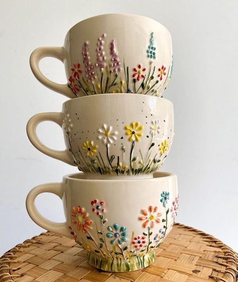 Bowl Painting, Diy Keramik, Ceramic Projects, Diy Pottery Painting, Pottery Painting Designs, Pretty Mugs, Tanah Liat, Keramik Design, Bee Friendly