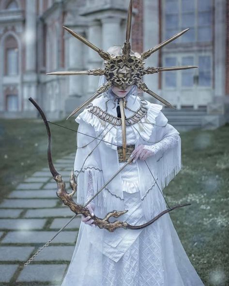 Human Creature Art, Sun Character Design Concept Art, Dark Angel Cosplay, Dark Souls Character Design, Angel Cosplay Aesthetic, Gwyndolin Dark Souls Art, Dark Costume Ideas, Sun Inspired Dress, Dark Angelcore Outfit