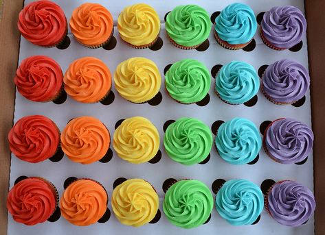 Pride Cake Ideas, Pride Baking, Pride Pool Party, Pride Cakes, Pride Month Party, Pride Cupcakes, Wear It Purple, Pride Drawings, Kids Cooking Ideas