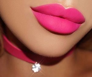 makeup Beauty Entrepreneur, Hot Pink Lips, Kylie Lips, Pink Choker, Catty Noir, Lip Beauty, Pink Lip Gloss, Kissable Lips, Pink Lipstick