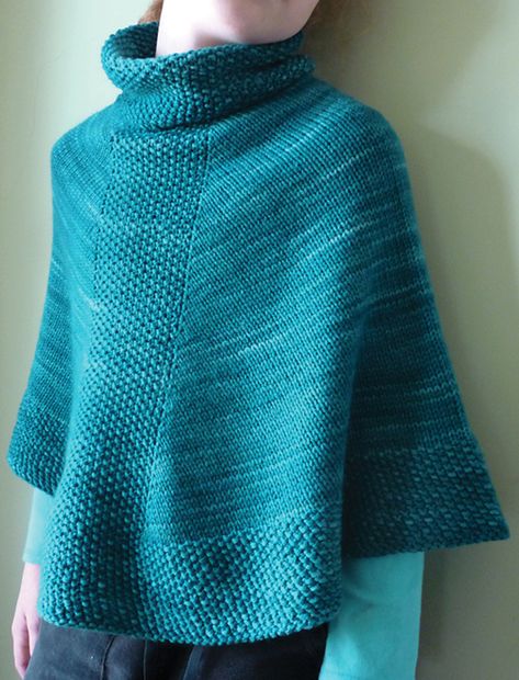 Knitting Poncho, Poncho Knitting Patterns, Knit Shawls, Knitted Shawl, Knitted Cape, Knit Poncho, Poncho Pattern, How To Purl Knit, Knitted Poncho