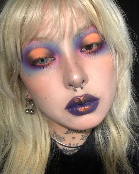 Lao_Gu🍄 (@ro_om_e) • Instagram photos and videos Unique Eyeshadow Looks, Funky Makeup Looks, New Wave Makeup, Makeup Looks Editorial, Unconventional Makeup, Fashion Editorial Makeup, Rock Makeup, Artsy Makeup, Funky Makeup