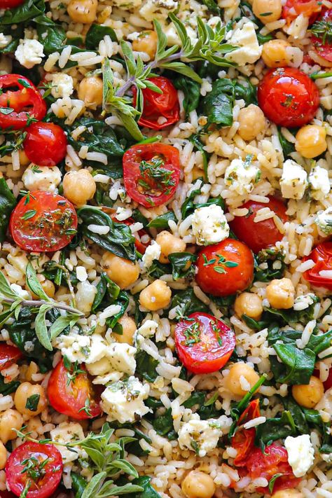 Mediterranean Lemon Rice with Chickpeas, Tomatoes, and Feta. Vegetarian Recipes With Feta Cheese, Spinach Tomato Rice, Mediterranean Lemon Rice, One Pan Mediterranean Rice, Mediterranean Rice Salad, Mediterranean Rice Recipes, Summer Rice Recipes, Mediterranean Lunch Ideas, Mediterranean Rice Recipe