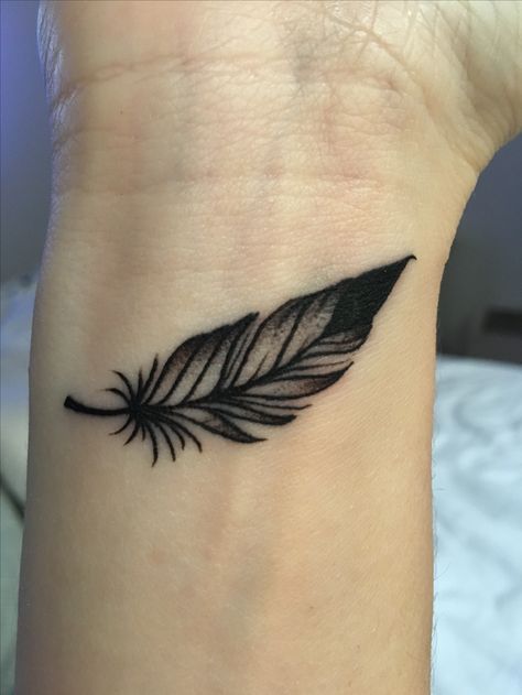 Feather Forearm Feather Tattoo, Inner Wrist Tattoos Men, Feather Tattoo Men, Valentine Tattoos, White Feather Tattoos, Bholenath Tattoo, Tattoo Peito, Black And Silver Eye Makeup, Small Feather Tattoo