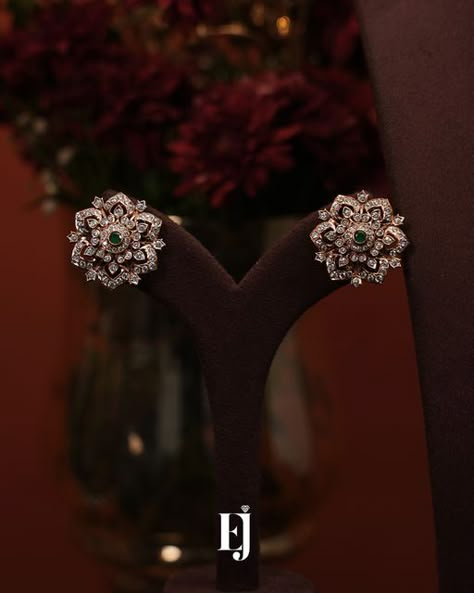 Daily Wear Diamond Earrings Indian, Earings Design Gold Daily, Daily Wear Earrings Gold Indian Studs, Daily Wear Diamond Earrings, Simple Ear Rings, Small Diamond Stud Earrings, Small Diamond Necklace, Latest Earrings Design, Fashion Jewelry Necklaces Gold