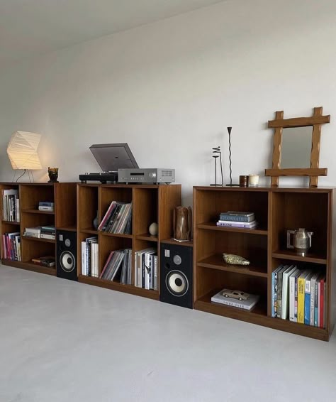 Record Room, Osvaldo Borsani, Living Place, Mid Century Modern Decor, House Room, Apartment Inspiration, Machine Learning Models, Apartment Interior Design, Apartment Interior