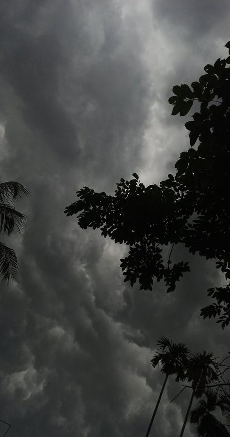 Baarish Aesthetic Pic, Fake Ig Stories Aesthetic, Baarish Snap Story, Rainy Clouds Snap, Rainy Day Snapchat Stories, Barish Pics Snapchat, Cloudy Rainy Sky Aesthetic, Dark Cloudy Sky Aesthetic, Rainy Clouds Photography