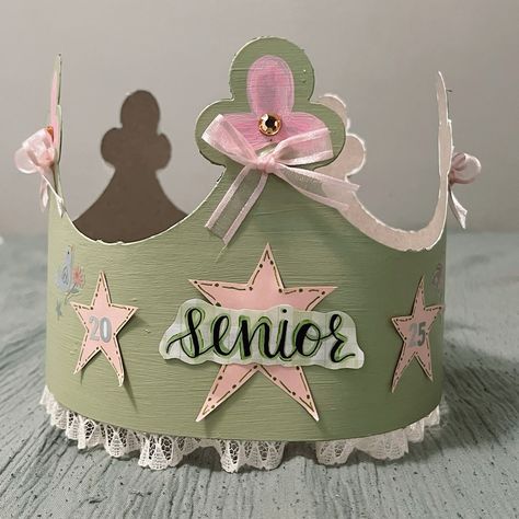 senior crown 🌸🍵 #senior #seniorcrownideas #senior2025 #highschoolseniors #crown