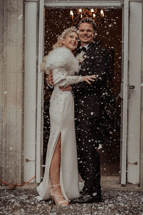 Modern Luxe Wedding, Gothic Romance Wedding, Old Hollywood Wedding, Nye Wedding, Wedding Cars, Hollywood Wedding, Modern Luxe, Romance Wedding, Vintage Wedding Theme