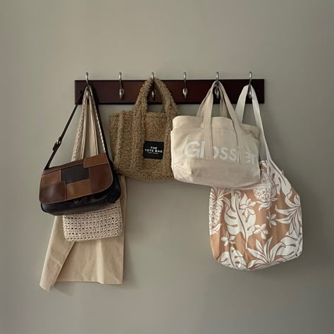 Bags Hanger Ideas, Shopping Bags On Wall For Room Decor, Bedroom Purse Organization, Hanging Bag Storage, Hanging Bags On Wall Aesthetic, Bags Hanging On Wall Aesthetic, Purses And Bags Organization Ideas, Hang Bags In Room, Bag Hanging Ideas Bedroom