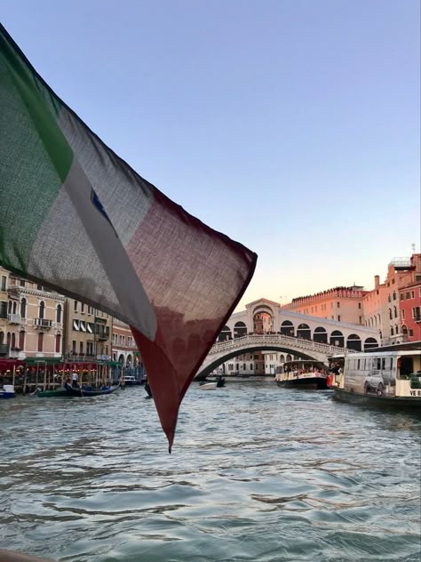 Italy Vibes, Summer In Italy, Rialto Bridge, Italy Flag, Italy Aesthetic, Dream Trip, Italian Summer, Best Places To Travel, Venice Italy