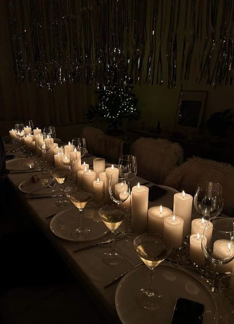 Candle Light Dinner Party, Private Birthday Dinner Party, Silver Dinner Party, Birthday Dinner Party Table Settings, Fancy Dinner Party Aesthetic, Birthday Dinner Ideas, Classy Birthday Party, Black And White Dresses, Dinner Party Table Settings