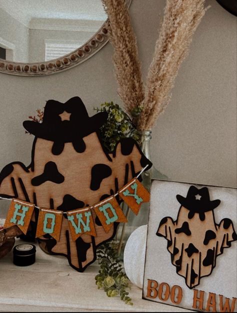 Fall Decor Western, Cowboy Halloween Decorations, Cow Halloween Decor, Western Halloween Aesthetic, Western Halloween Decorations, Western Thanksgiving Decor, Cowboy Halloween Decor, Western Ranch Decor, Fall Western Decor