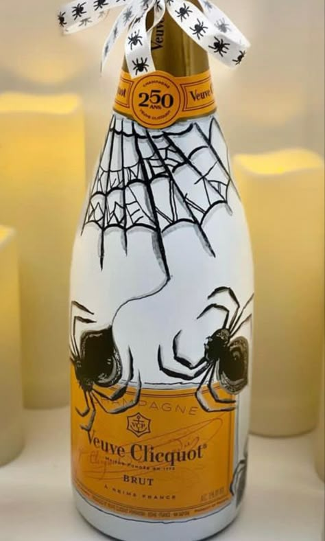 Thanksgiving Painted Wine Bottles, Halloween Painted Champagne Bottles, Halloween Painted Wine Bottles, Prosecco Painting, Champagne Bottle Art, Champagne Painting, Halloween Wine Bottle Crafts, Painted Champagne Bottles, Bottle Paintings