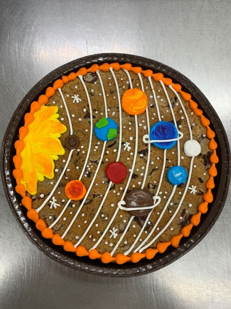 Space Cookie Cake, Cookie Cake Designs Ideas, Half Cakes Ideas, Summer Cookie Cake Ideas, Decorated Cookie Cake Birthday, Message Cookie Designs, Cute Cookie Cake Designs Birthday, Back To School Cakes, Summer Cookie Cake Designs