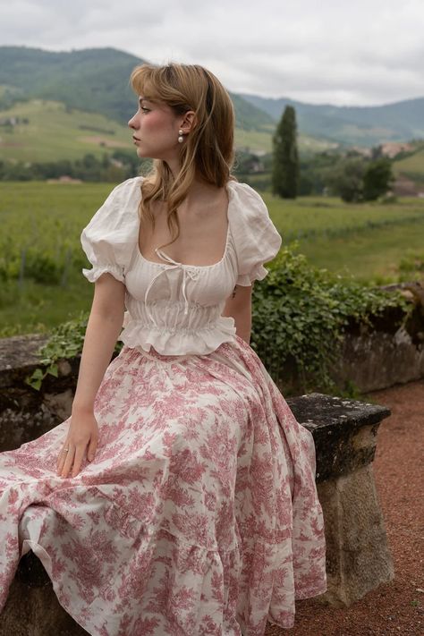 Chemise And Corset, Ingenue Aesthetic Outfit, Soft Cottagecore Outfits, Natural Ingenue Style, Aesthetics People, Ingenue Essence, Soft Feminine Outfits, Cottagecore Outfits, Feminine Outfits