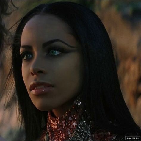 #Akasha 👑 Aaliyah Queen Of The Damned, Queen Akasha, Black Vampire, Queen Of The Damned, Aaliyah Dana Haughton, Aaliyah Style, The Vampire Chronicles, Vampire Chronicles, Aaliyah Haughton