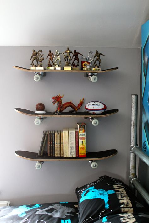 Skateboard shelves. Use glass brackets (from DIY store) to hold to wall. Skateboard Bedroom Decor, Skateboard Shelf Ideas, Skateboard Shelves Diy, Skateboard Mounted On Wall, Skateboards On The Wall, Skate Board Shelf, Skate Boards On Wall, Skateboard Display Wall, Skateboard In Room