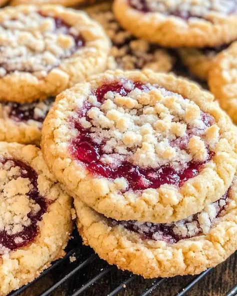 Christmas Snack Table, Raspberry Crumble Cookies, Deep Dish Cookie, Cookies 2023, Fruity Cookies, Crumble Cookie Recipe, Cookie Deserts, Raspberry Crumble, Crumble Cookies