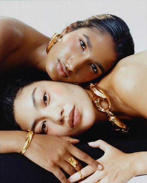 Vogue Portugal December 2023 and Humanity's Skin-Color Beauty — Anne of Carversville Ring Editorial, Vogue Jewelry, Vogue Photoshoot, Vogue Portugal, Photoshoot Editorial, Mens Cross Necklace, Magazine Vogue, Modern Gold Jewelry, Jewelry Editorial