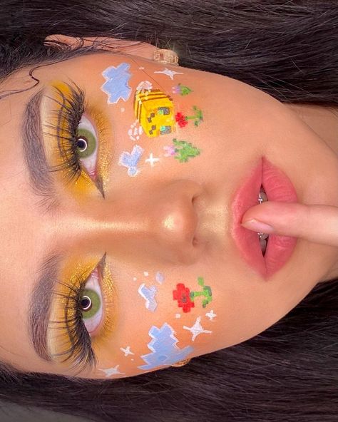 Minecraft Makeup, Artist Goals, Minecraft Face, Artsy Makeup, Movie Makeup, Face Paint Ideas, Indie Makeup, Girls Stuff, Crazy Makeup