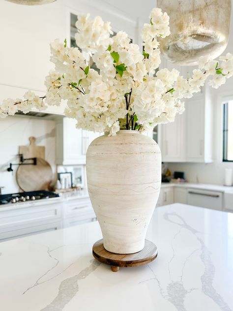 Love a good statement floral! Dining room Living room Kitchen Thislittlelifewebuilt Area rug Gallery wall Studio mcgee Target Target Home decor Kitchen Patio furniture McGee & co Chandelier Bar stools Console table Bedroom Vacation Walmart Pottery barn Follow my shop @thislittlelifewebuilt on the @shop.LTK app to shop this post and get my exclusive app-only content! #liketkit #LTKSeasonal #LTKFind #LTKhome @shop.ltk https://liketk.it/4fwTf Big Vases Decor Living Room, Big Vase Decorating Ideas, Large Vase Arrangements, Vases Decor Living Room, Large Flower Vase, Chandelier Bar, Random Decor, Mcgee Target, Living Room Candles