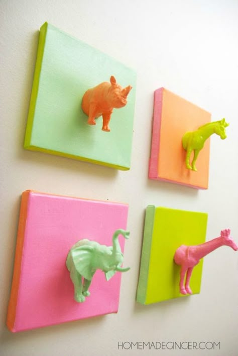 Diy Canvas Art Easy, Dorm Diy, Dorm Room Diy, Mod Podge Crafts, Diy Wand, Tanah Liat, Diy Simple, Animal Canvas, Plastic Animals