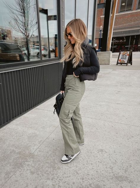 Womens 2023 Fall Outfits, Puffer Vest With Cargo Pants, Women’s Style Fall 2023, Cargo Pants Styles For Women, Puffer Vest And Cargo Pants Outfit, Womens Cute Winter Outfits, Fall Woman Outfits, Holiday Festive Outfits Women, Womens Fall Style 2023