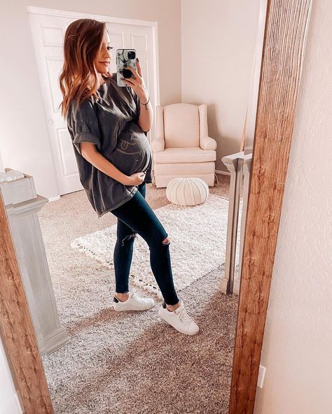 Maternity Jeans Outfit, Black Maternity Jeans, Fall Maternity Outfits, Casual Maternity Outfits, Trendy Mom Outfits, Trendy Maternity Outfits, Baby Bump Style, Cute Maternity Outfits, Stylish Maternity Outfits