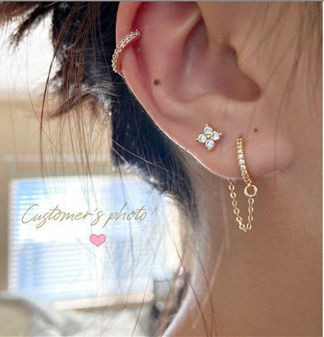 Connected Earrings, 2 Ear Piercings, Top Ear Piercing, Two Piercings, Earrings Combo, Double Ear Piercings, Gold Huggies, Double Earrings, Cool Ear Piercings