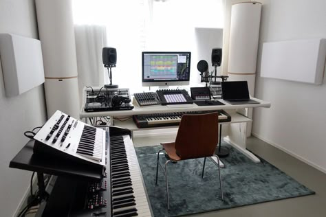 show your music setup Mini Music Studio Room, Mini Home Studio Music, Mini Music Studio In Bedroom, Mini Studio Music, Music Studio Room Home, Mini Music Studio, Studio Desk Setup, Mini Recording Studio, Small Music Room