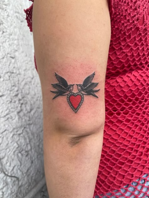 American Traditional Tattoos Words, Swallow Heart Tattoo, American Traditional Script Tattoo, Aesthetic American Traditional Tattoos, American Trad Bird Tattoo, Heart Arrow Tattoo Traditional, Heart Tattoo Traditional Old School, Memorial Traditional Tattoo, American Traditional For Women