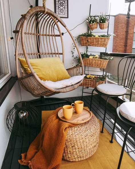 Klein Balkon Decor, Boho Balcony Ideas, Balcon Mic, Boho Balcony, Balkon Decor, Balcony Ideas Apartment Outdoor, Tiny Balcony, Small Balcony Design, Balcony Ideas Apartment Indian