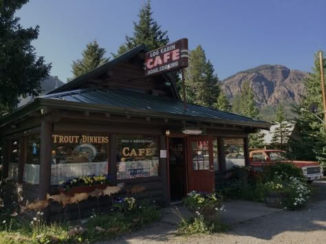 Cooke City Mt, Log Cabin Aesthetic, Cabin Cafe, Bellbottoms 70s, Mountain Cafe, Lexi Hidalgo, Outfitinspo Style, Hawaii Aesthetic, Small Town Life