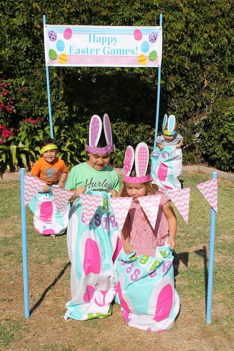 Traditions With Kids, Family Easter Party, Easter Egg Hunt Party, Egg Hunt Party, Easter Party Games, Easter Outdoor, Easter Party Ideas, Event Games, Pashmina Saree