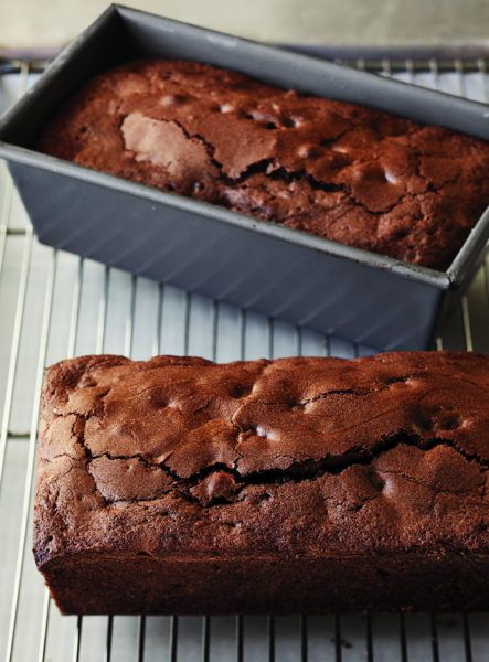 Chocolate Loaf Cake Recipe, Dessert Loaf, Starbucks Chocolate, Chocolate Loaf, Chocolate Loaf Cake, Barefoot Contessa Recipes, Resipi Kek, Loaf Cake Recipes, Best Chocolate Desserts