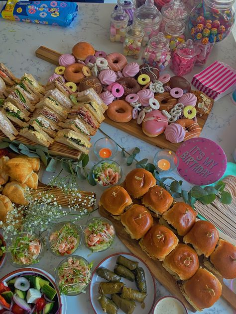 Birthday Snack Platter Ideas, Birthday Party Food Buffet Ideas, First Birthday Buffet Food Ideas, Children’s Party Food Ideas, Kids Party Food Platters, Birthday Party Food Setup Display, Children’s Birthday Party Food, 3rd Birthday Food Ideas, Buffet Food Ideas Party Uk