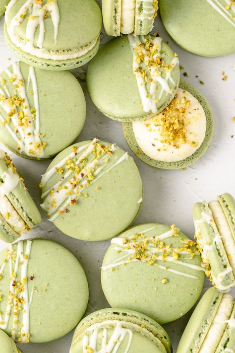 Pistachio Tiramisu Recipe, Pistachio Recipes Desserts, Macaron Decoration, Lemon Pistachio Cake, Pistachio Dessert, Macaron Flavors, Pistachio Cream, Pistachio Cake, Macaroon Recipes