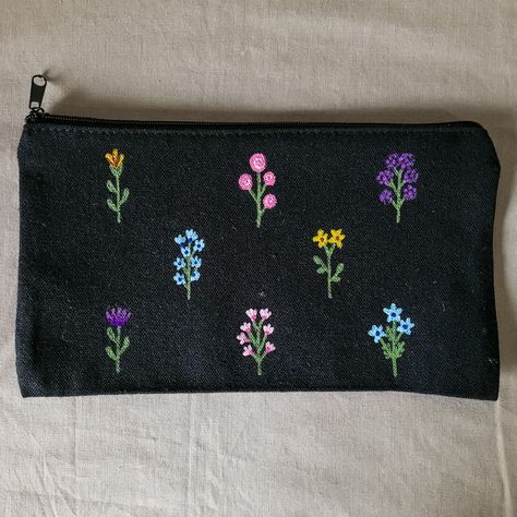 Pencil case pencil pouch pencil case aesthetic pouch - Etsy Brasil Aesthetic Pouches, Aesthetic Pouch, Pencil Case Aesthetic, Canvas Pencil Case, Case Aesthetic, Cute Embroidery, Pencil Cases, Small Cards, Aesthetic Aesthetic