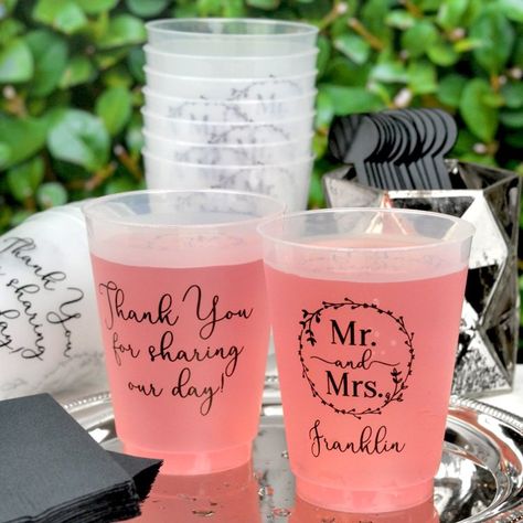 Backyard Rehearsal Dinner Ideas Geometric Wreath, Frosted Wedding Cups, Wedding Cups Personalized, Wedding Plastic Cups, Bar Wedding Reception, Cup Favors Wedding, Cocktail Wedding Reception, Favor Cups, Wedding Cocktail Party