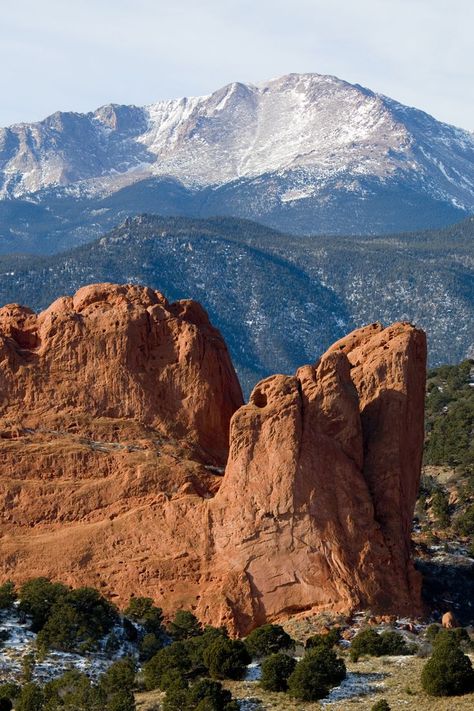 A beautiful capture of Pikes Peak - America's favorite mountain. Located near Colorado Springs and Garden of the Gods.   #OutThereColorado #ColoradoSprings #PikesPeak #Colorado #ColoradoMountainPass #Colorado14ers #Mountains #MountainPhotography #Photography Colorado Springs Photography, Colorado Scenery, Colorado Photos, Pikes Peak Colorado, Garden Of The Gods Colorado, Colorado College, Honey Granola, Explore Colorado, Colorado Photography