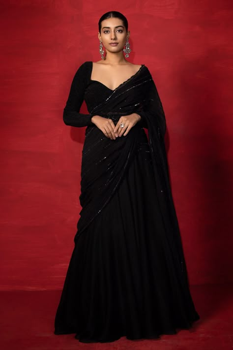 Georgette Saree With Full Sleeve Blouse, Full Selves Blouse Design For Saree, Sequin Saree Blouse Designs Full Sleeves, Black Blouse Neck Design, Stylish Black Blouse Design, Black Full Sleeve Blouse Lehenga, Blouse Design With Full Sleeves, Blouse Designs For Women Saree, Black Sequin Saree Blouse Design