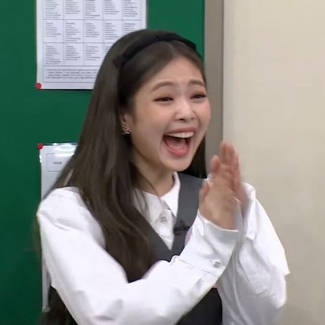 Jennie School, Jennie Meme, Jennie Photo, Jennie Cute, Tagalog Quotes Hugot Funny, Prep Life, Cute Funny Pics, Blackpink Memes, Blackpink Funny