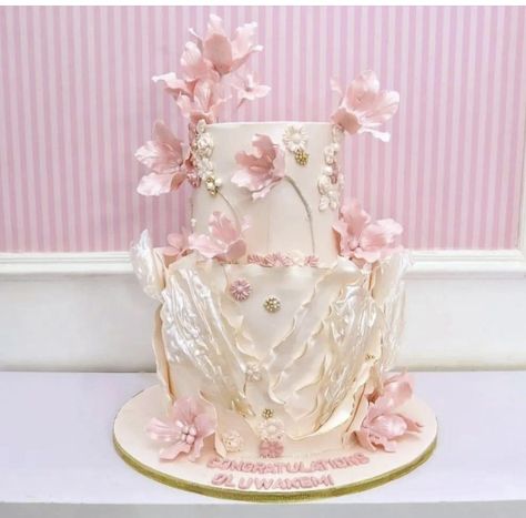 Fairytale Theme Cake, Cake For Debut, Debut Cake 18th Elegant, Fairytale Debut Theme, Debut Cake 18th, Sweet 17 Cake, Asian Wedding Cake, Debut Theme Ideas, 17 Cake