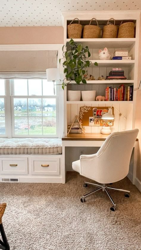 Window Seat With Bookshelves, Built In Desk And Shelves, Bedroom Window Seat, Window Seat Ideas, Built In Window Seat, Sweet Room, Bedroom Built Ins, Window Seat Design, Bookshelves In Bedroom