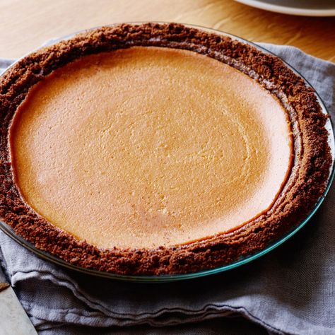 Pumpkin Pie Video, Classic Pumpkin Pie Recipe, Classic Pumpkin Pie, Gingersnap Crust, Vegan Pumpkin Pie, Spiced Chocolate, Video Food, Pumpkin Pie Recipe, Thanksgiving 2020