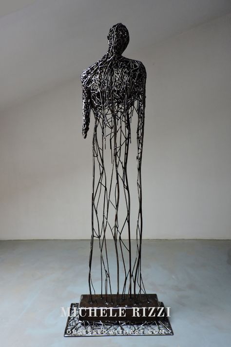 Sculptures made with steel, wire, and iron mesh, which enhance the feeling of discontinuity of matter (solids and voids), usually colored in orange or blue. @mikiriz #artistspotlight Metal Human Sculpture, Metal Wire Sculpture, Star Woman, Paint Metal, Wire Art Sculpture, Sculpture Metal, Steel Sculpture, Original Art Painting, Wire Sculpture