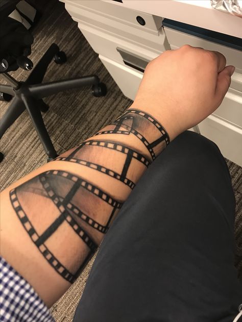 Film Strip Tattoo Sleeve, Film Reel Tattoo Design, Film Tape Tattoo, Film Slate Tattoo, Filmstrip Tattoo, Movie Theater Tattoo, Film Photography Tattoo, Movie Lover Tattoo, Movie Reel Tattoo