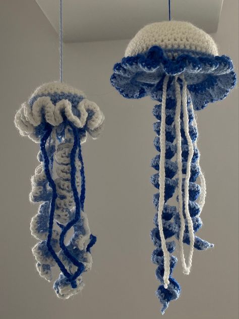 jellyfish octopus blue crochet tutorial pattern crocheting inspiration inspo idea Random Crochet, Start Crocheting, Crocheted Jellyfish, Squishy Toys, Beachy Room, Confection Au Crochet, Mode Crochet, Crochet Design Pattern, Crochet Simple